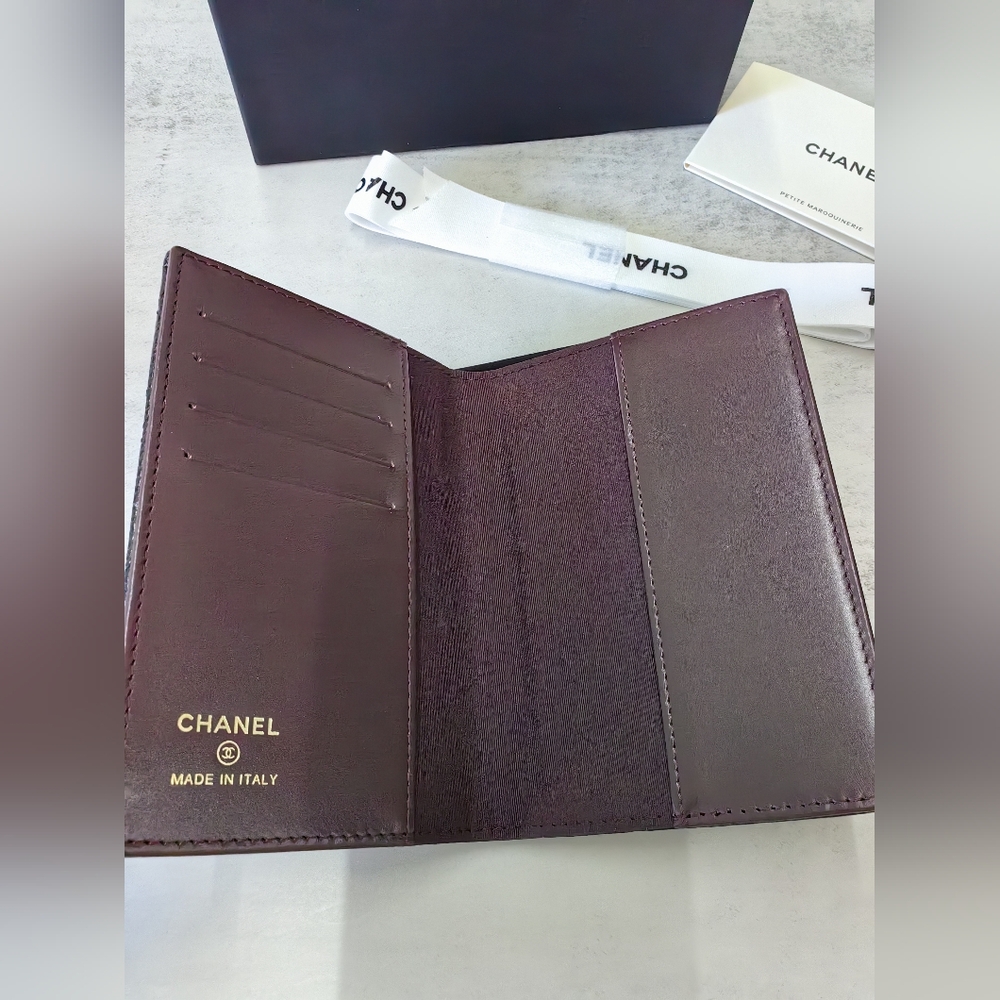 CHANEL Black Quilted Credit Card Holder - Picture 4 of 9